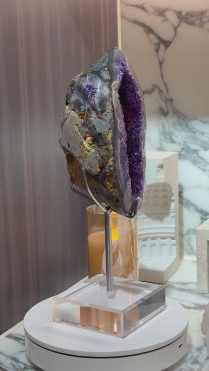 Teardrop-shaped Uruguayan amethyst geode (with base)