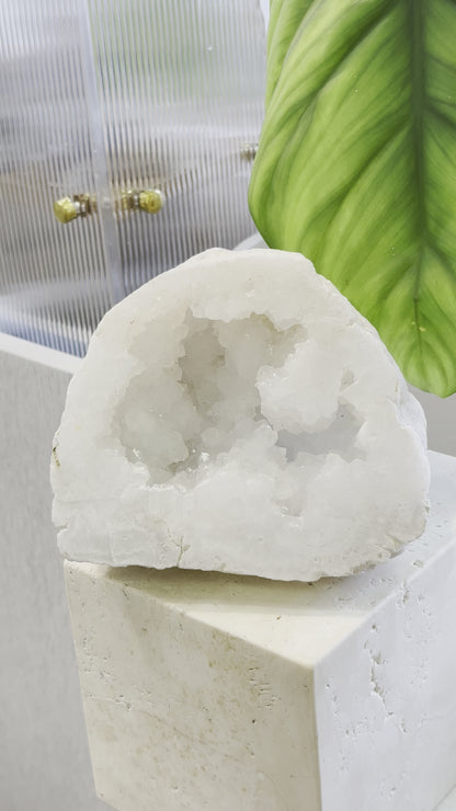 巴西白水晶洞 Brazil White Quartz Geode