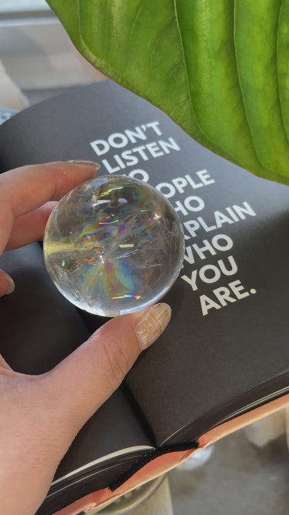 清透彩虹巴西白水晶球 Brazil White Quartz Sphere