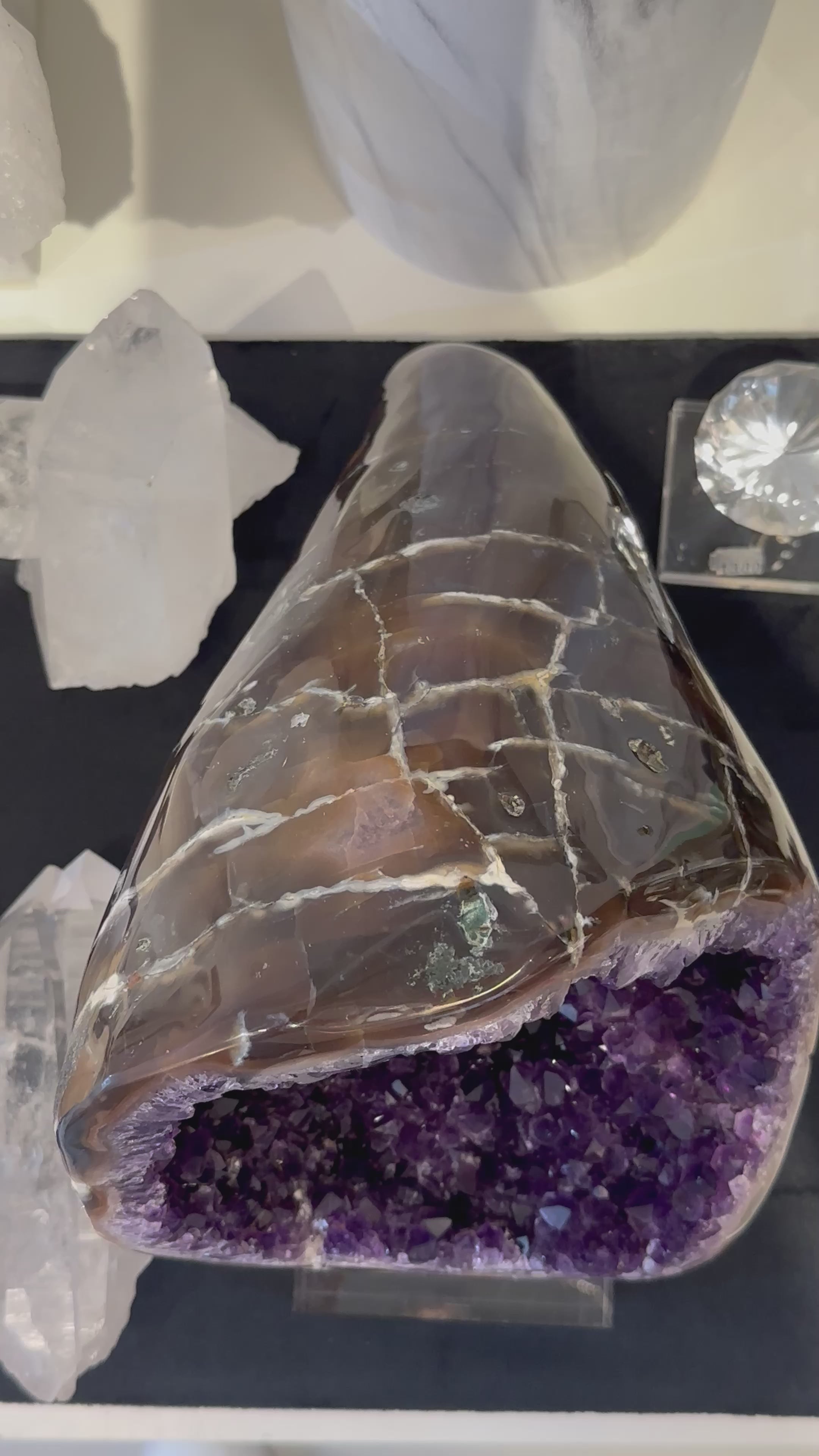 罕有烏拉圭全瑪瑙拋光紫晶洞