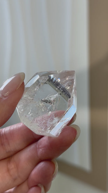 巴西水膽白水晶柱 Brazil White Quartz Tower with water drop