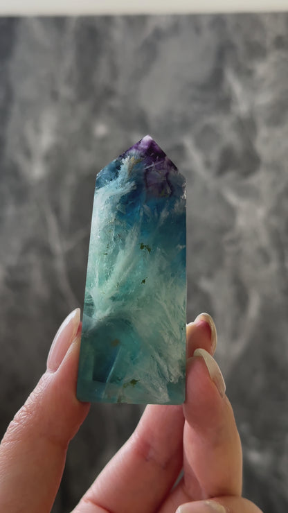 紫藍羽毛螢石柱  Fluorite Tower