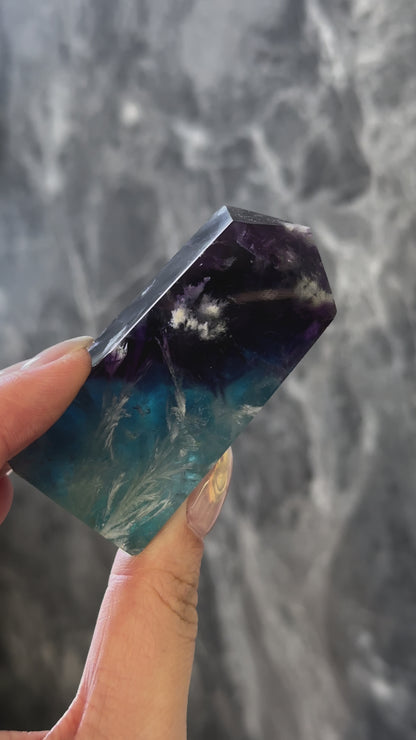 紫藍羽毛螢石柱  Fluorite Tower