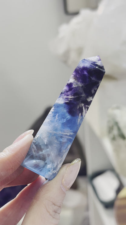 紫藍羽毛螢石柱  Fluorite Tower