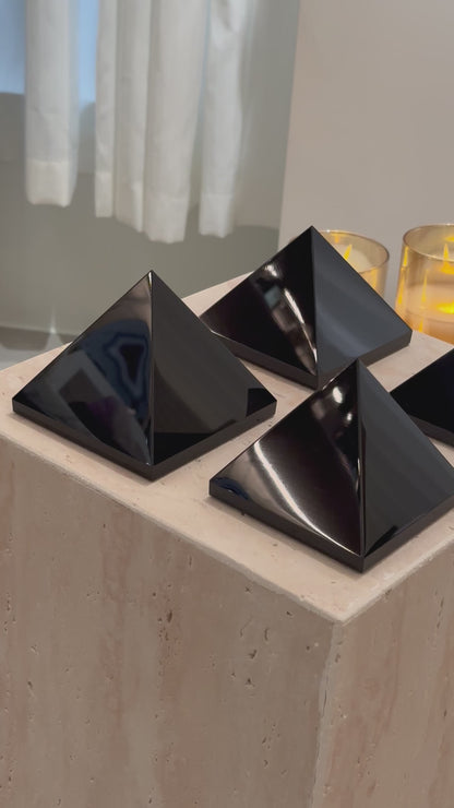 黑曜石金字塔 Black Obsidian Pyramid