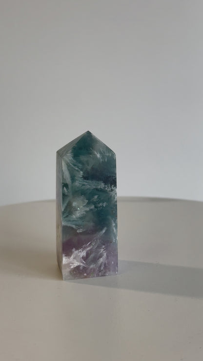紫藍羽毛螢石柱  Fluorite Tower