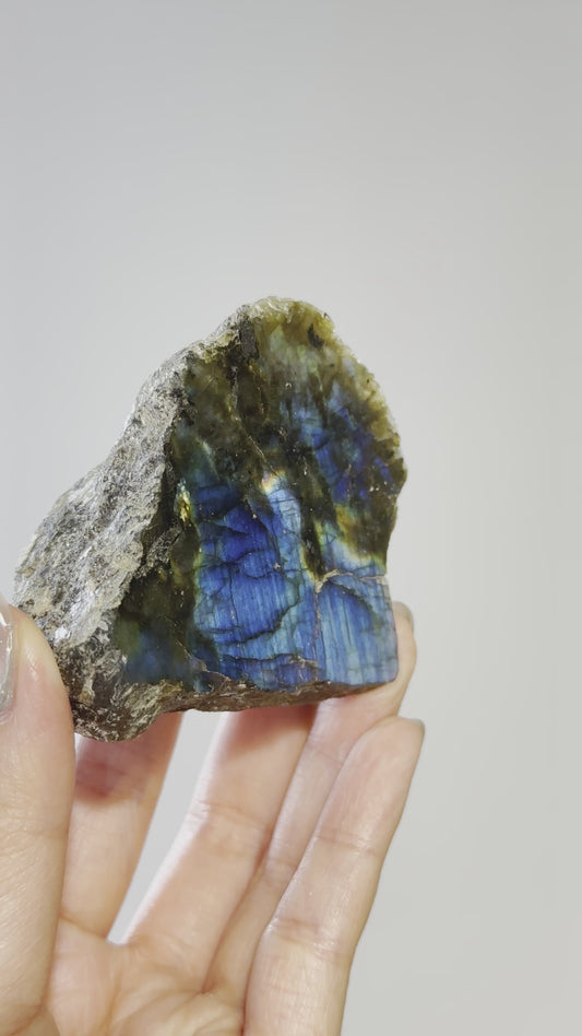 半打磨拉長石Labradorite