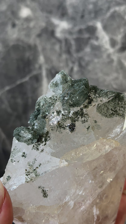 印度喜馬拉雅浮生綠幽靈白水晶 India Himalayan White Quartz with green phantom